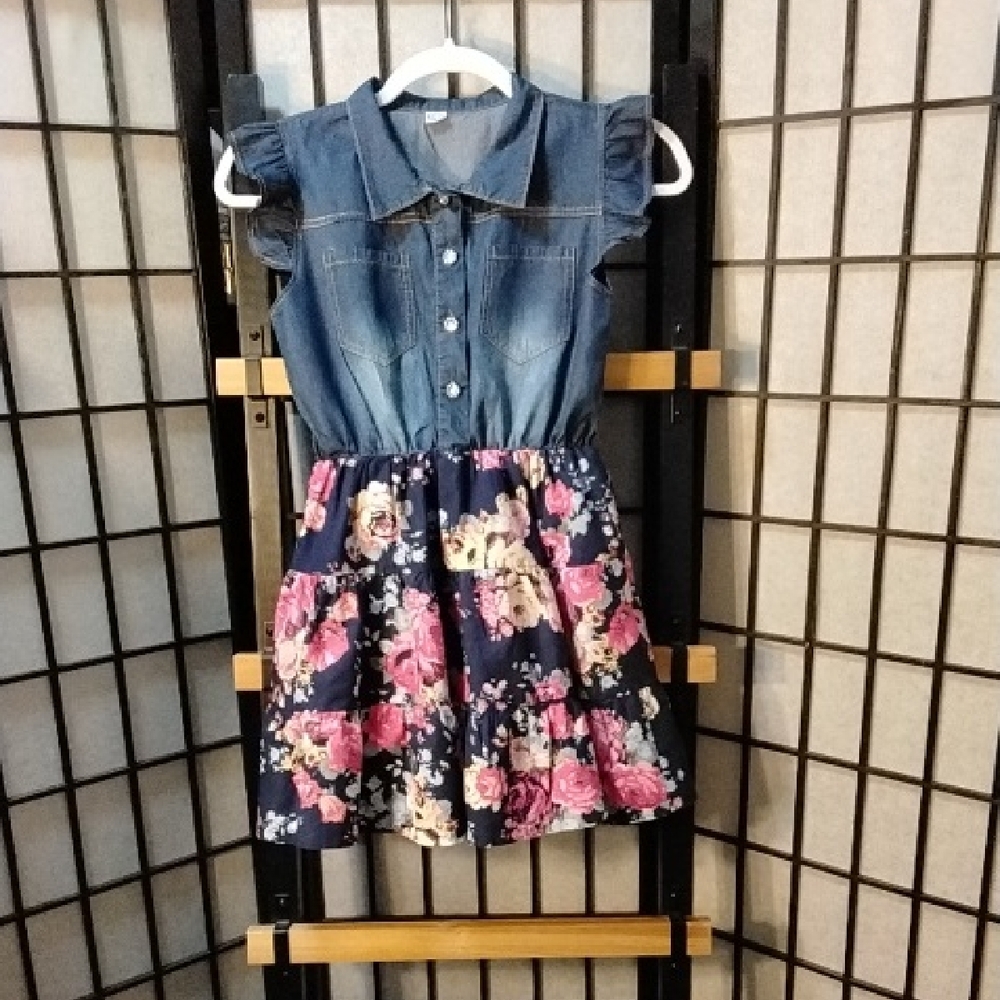 🦋Girls Denim And Floral Sundress With Flutter Sleeves 5/25$